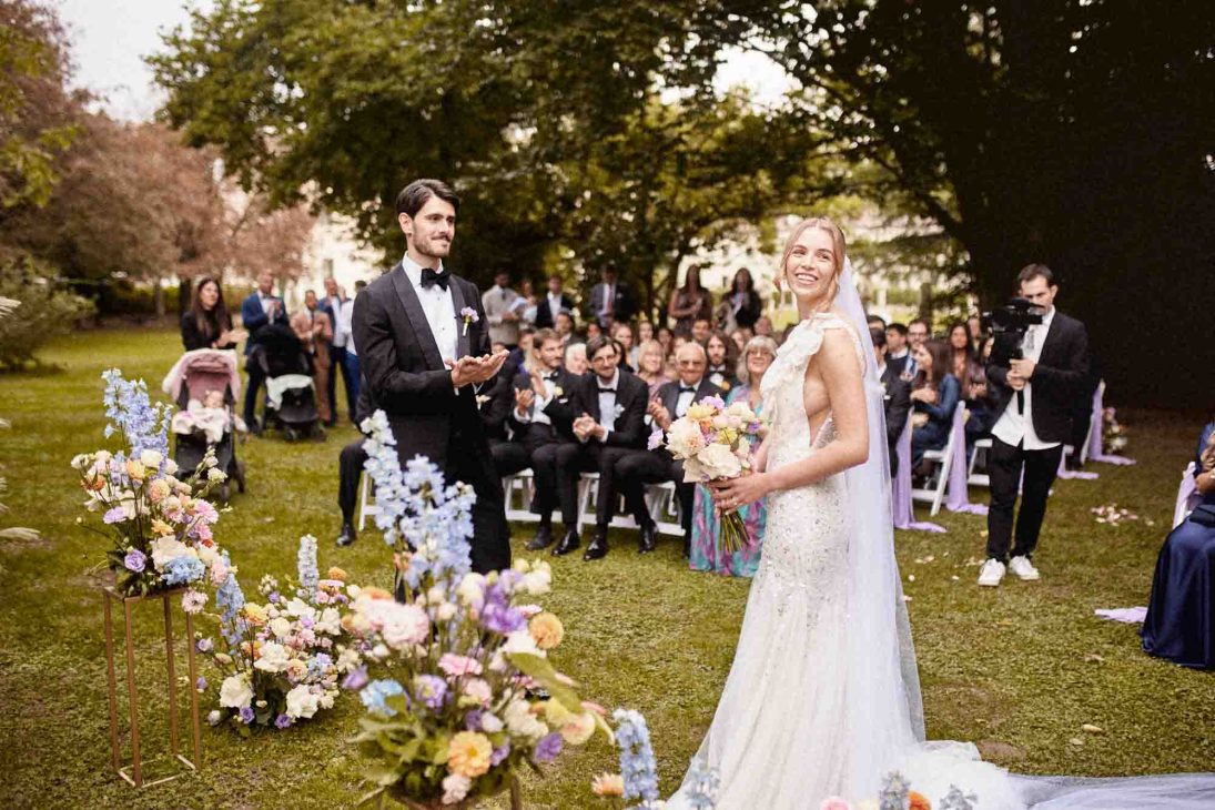 Sposi sorridono dopo lo scambio degli anelli per fotografo matrimonio villa veneta Vicenza.